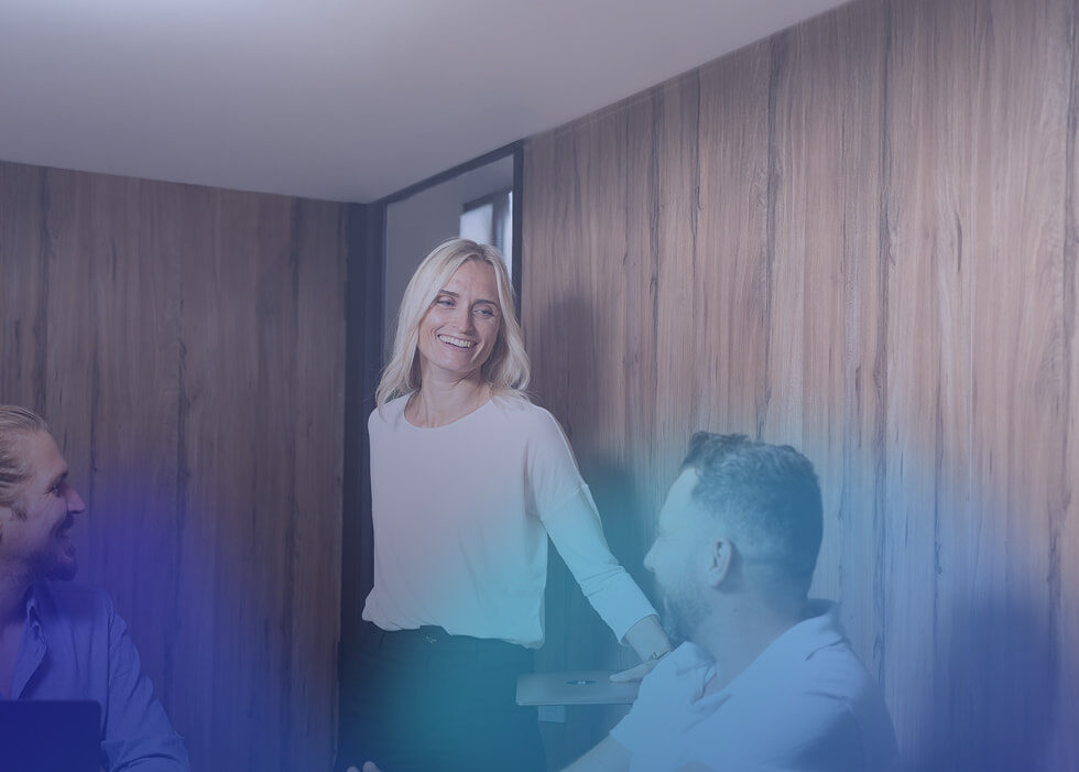 Lächelnde Teammitglieder Im Büro
